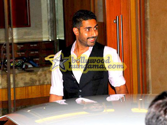 sanjay dutt celebrates 1st wedding anniversary 26