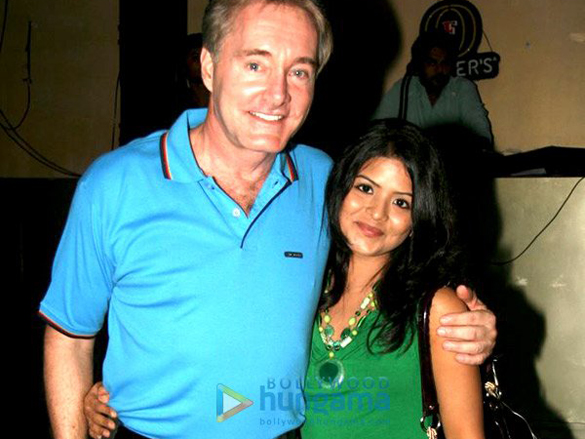 satish kaushik and ismail darbar unveil bad girl album 13