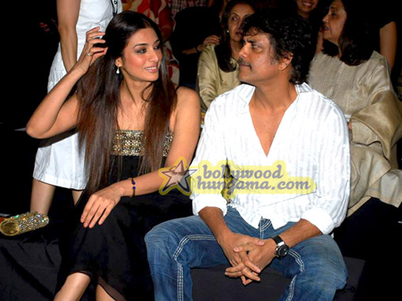 tabu and nagarjuna grace asmita marwah show at lakme india fashion week 2009 3