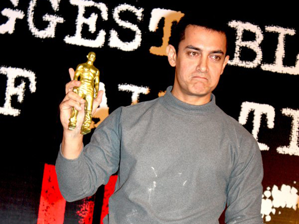 the cast and crew of ghajini celebrate the films 200 crores collections worldwide 7