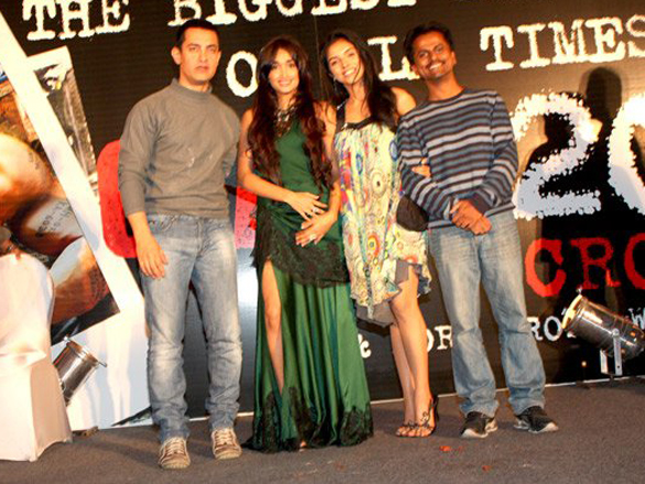 the cast and crew of ghajini celebrate the films 200 crores collections worldwide 21