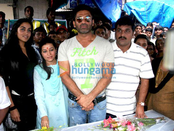 sunil shetty at the mumbai cleanlines drive promotional campaign 2