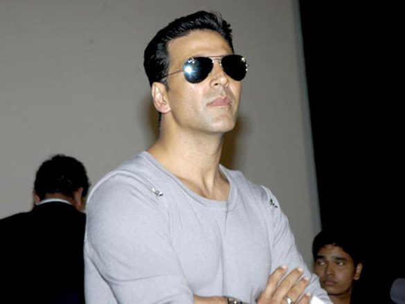 akshay kumar unveils action replayy first look on his birthday 7