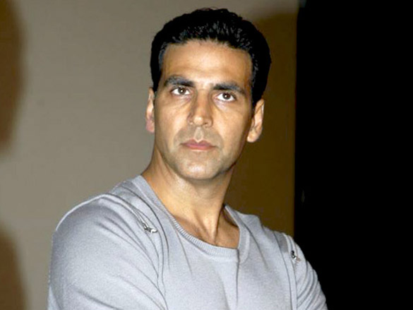 akshay kumar unveils action replayy first look on his birthday 13