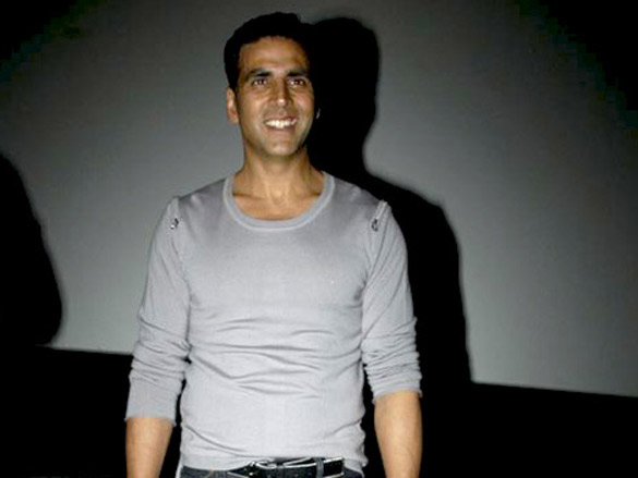 akshay kumar unveils action replayy first look on his birthday 14