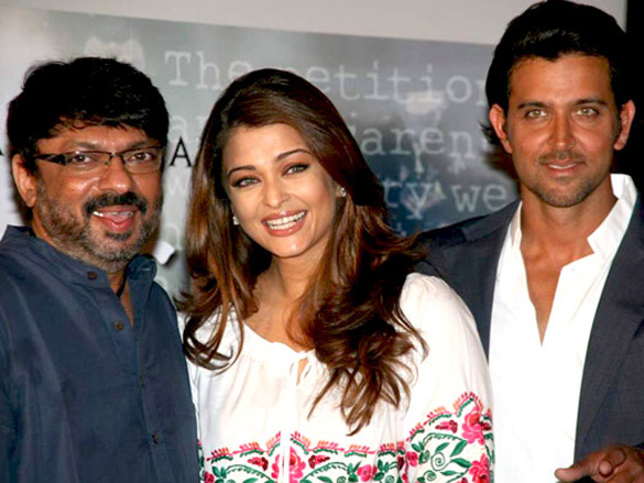 hrithik and aishwarya unveil first look of guzaarish at press meet 4