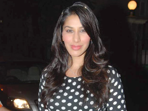 screening of anjaana anjaani hosted by salim khan 5