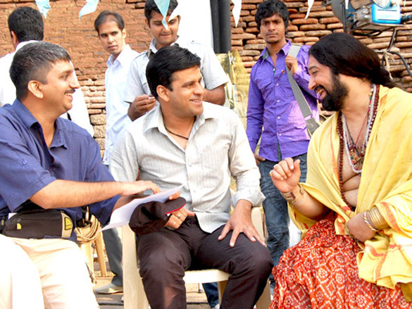 on the sets of dus tola 39
