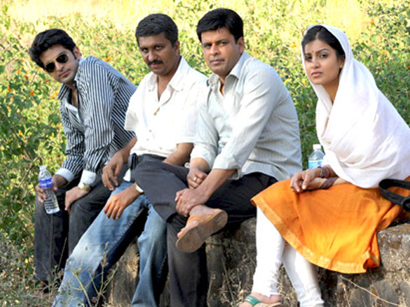 on the sets of dus tola 43