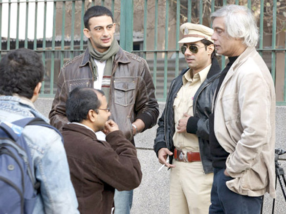 on the sets of yeh saali zindagi 22