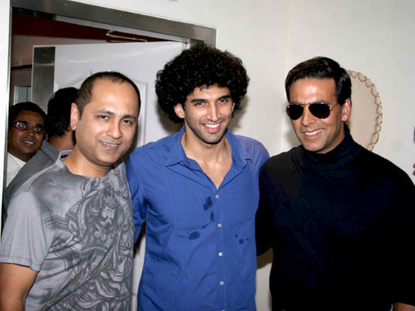 akshay kumar promotes action replayy at polyesther disc 2
