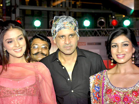 film dus tolas starcast at the runway central show 3