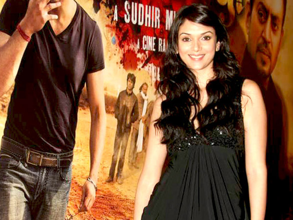chitrangda at prakash jhas film yeh saali zindagi film launch 15