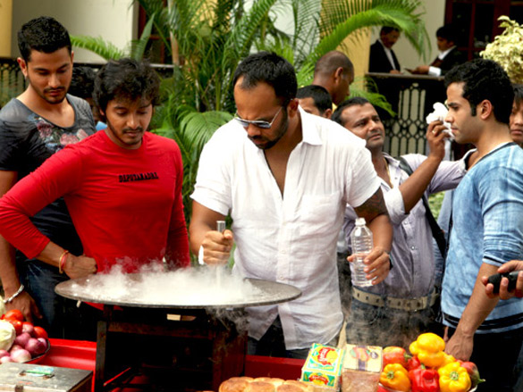 on the sets of golmaal 3 11