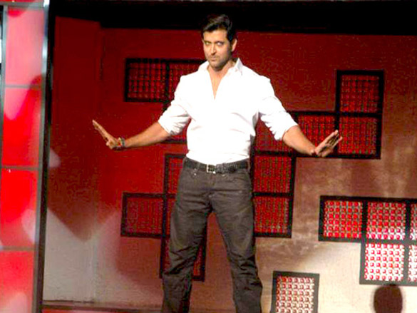 hrithik roshan promotes guzaarish on zee singing superstar 6