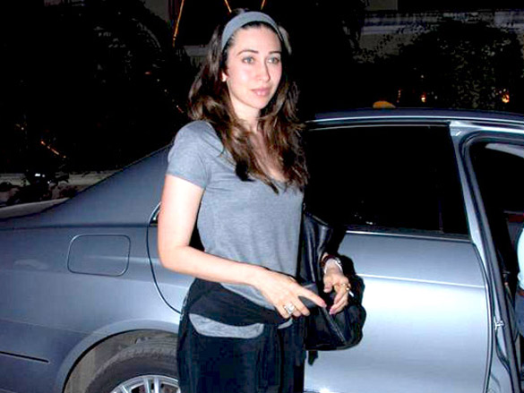karisma and kareena watch golmaal 3 9