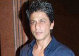 SRK gets a rare honor to sign Town Hall’s guestbook