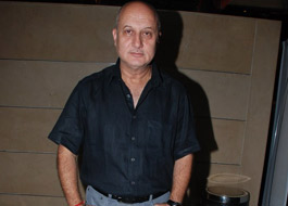 Anupam Kher receives Sri Lankan Presidential Award