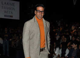 Akshay Kumar gets injured in mob fury outside night club