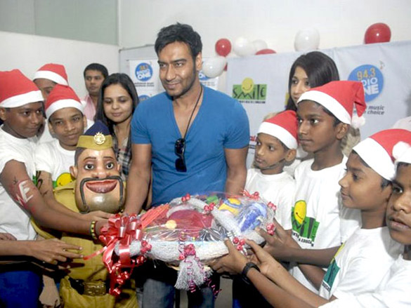 ajay devgn promotes toonpur ka superrhero at 94 3 radio one 2