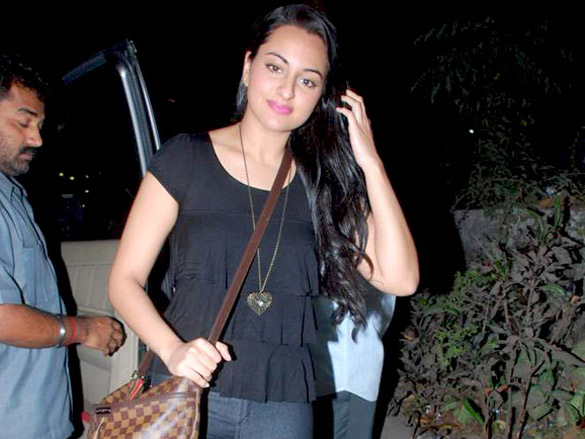 katrina at tees maar khan special screening of salim khan 4