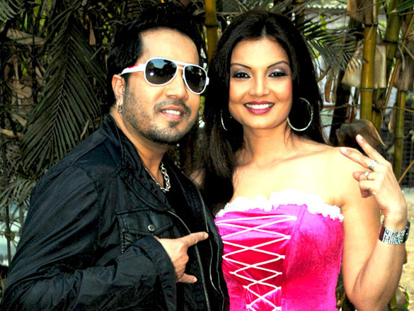 mika singh spotted at shoot of deepshikhas film yeh dooriyan 5
