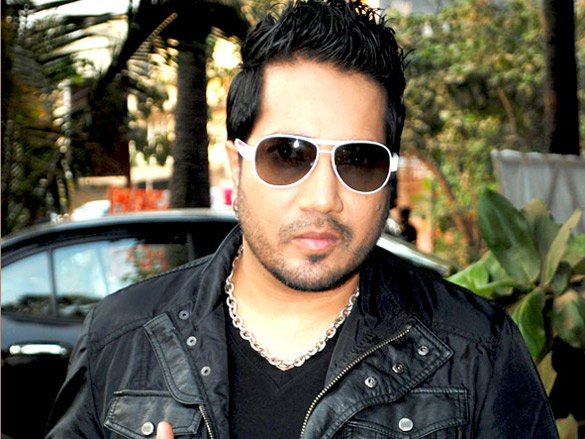 mika singh spotted at shoot of deepshikhas film yeh dooriyan 6