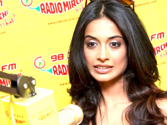 sarah jane dias promotes her film game on 98 3 fm radio mirchi 3