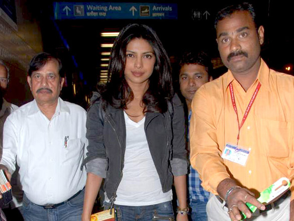 shahrukh and priyanka leave for malaysia for don 2 shoot 4
