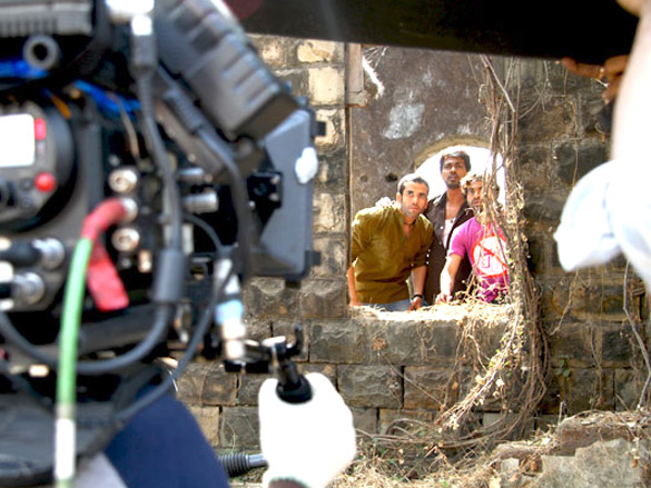 on the sets of shor in the city 4