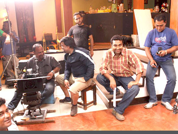 on the sets of zara hatke zara bachke 14