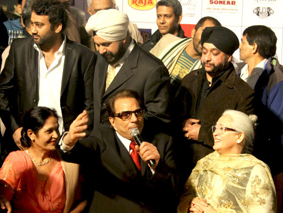 dharmendra sunny and bobby celebrate lohri 5