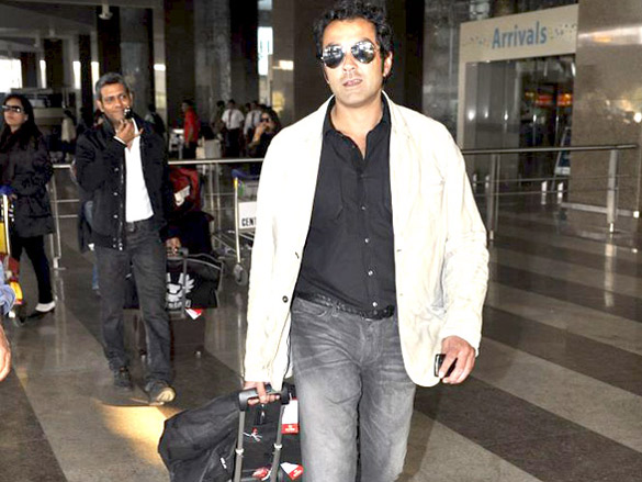 bobby deol returns to mumbai after promoting yamla pagla deewana in delhi 3