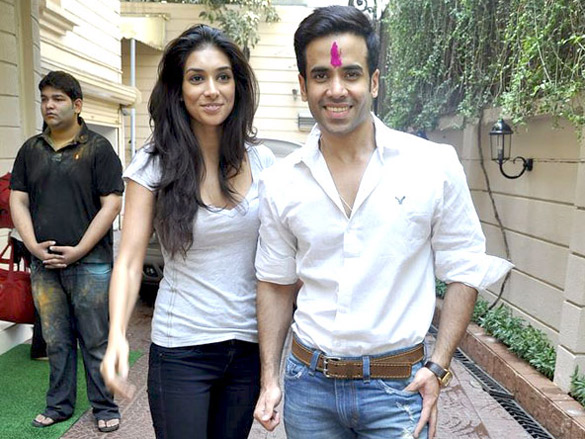 tusshar and preeti promote shor in the city on holi day 2