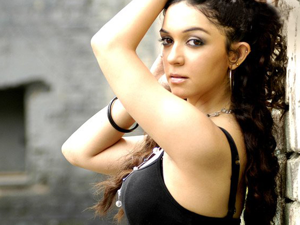 nauheed cyrusi 7