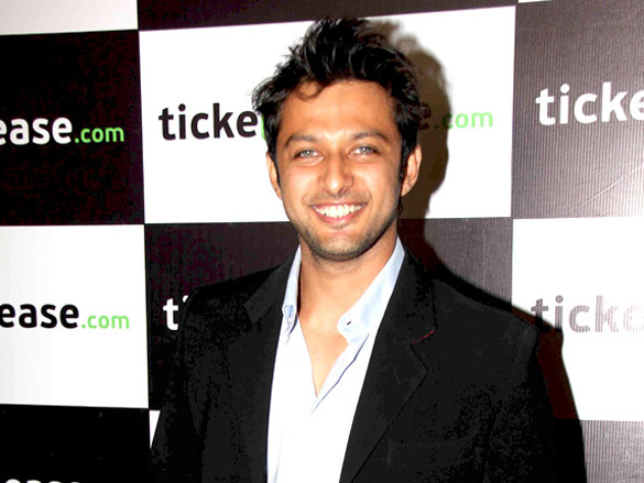 dharmendra sunny deol and ajay devgn launch ticketplease com 23