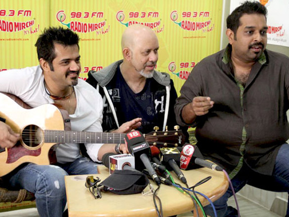akshay and anushka unveil music of patiala house on radio mirchi 98 3 fm 8