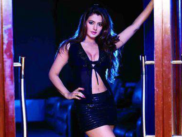 ameesha patel 33