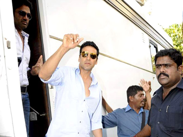 akshay and suniel promote thank you 7