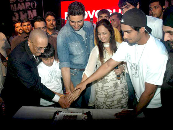 abhishek bachchan promotes dum maaro dum at no smoking concert 2