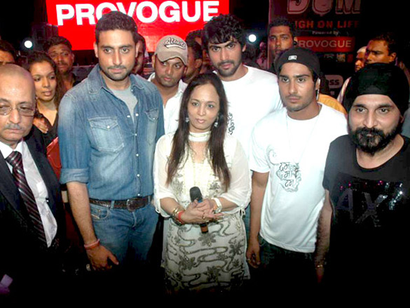 abhishek bachchan promotes dum maaro dum at no smoking concert 4