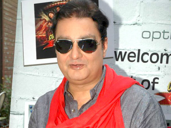 vinay pathak promote chalo dilli 8