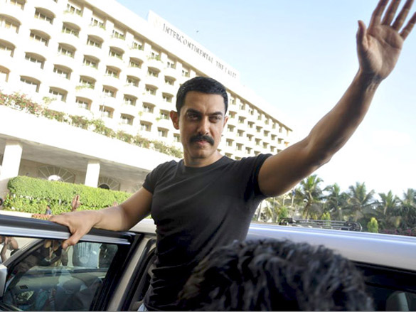 aamir khan unveils delhi belly first look 11