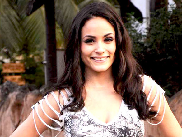 cast of bhindi baazaar inc spotted at water kingdom 7