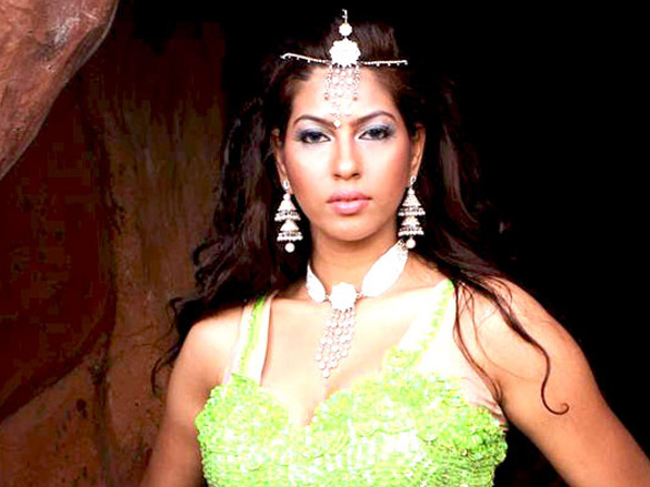 cast of bhindi baazaar inc spotted at water kingdom 11