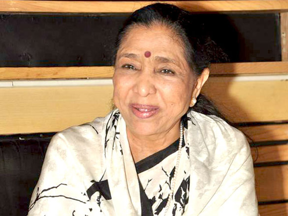asha bhosle records a song for the film neil ko pakadna 7