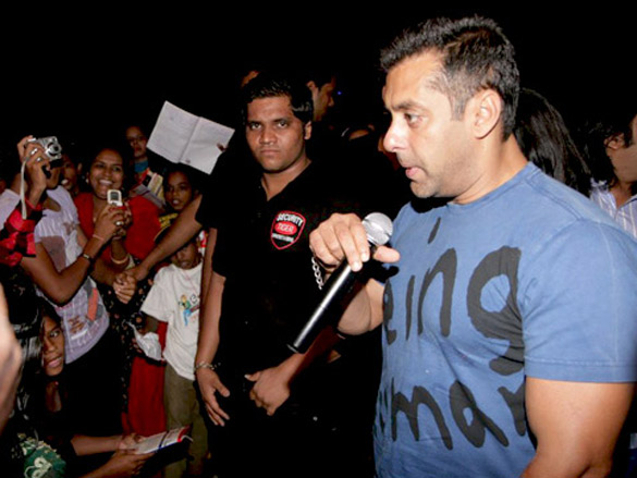 salman and asin at the special screening of ready for kids 7