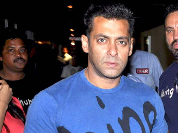 salman and asin at the special screening of ready for kids 15