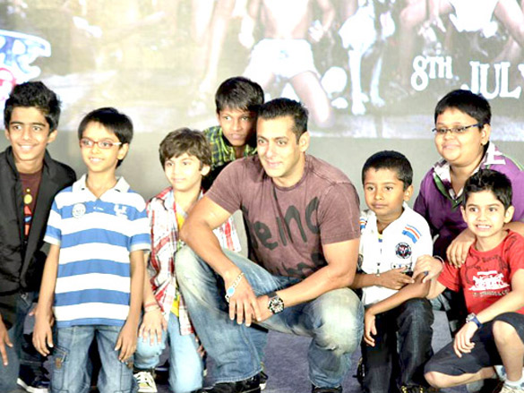 salman announces chillar party at iifa press meet 4
