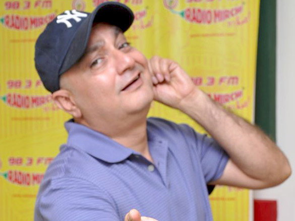 vinay pathak promotes bheja fry 2 on 98 3 fm radio mirchi 7
